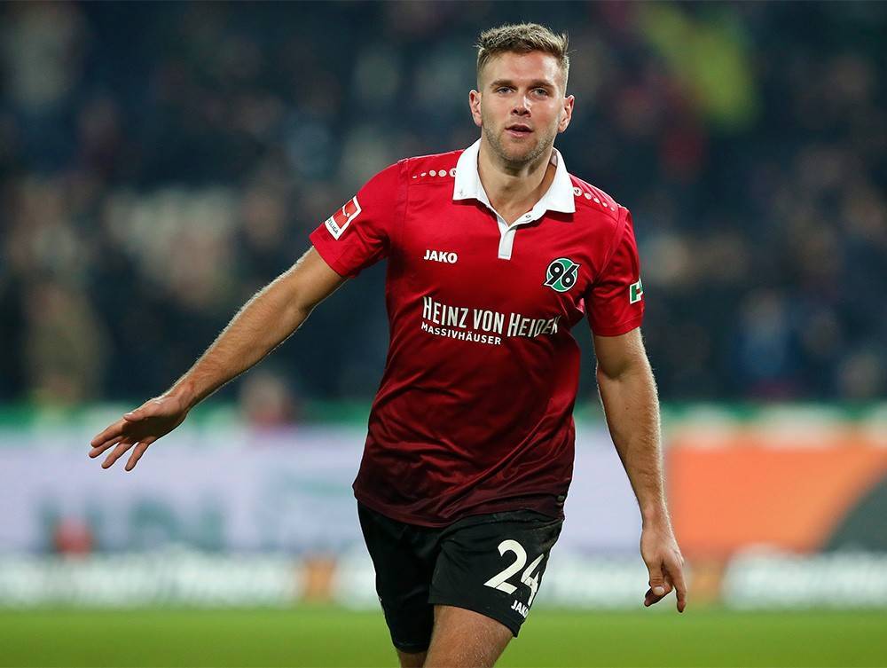 汉诺威客场不敌对手，战功不凡，振奋人心