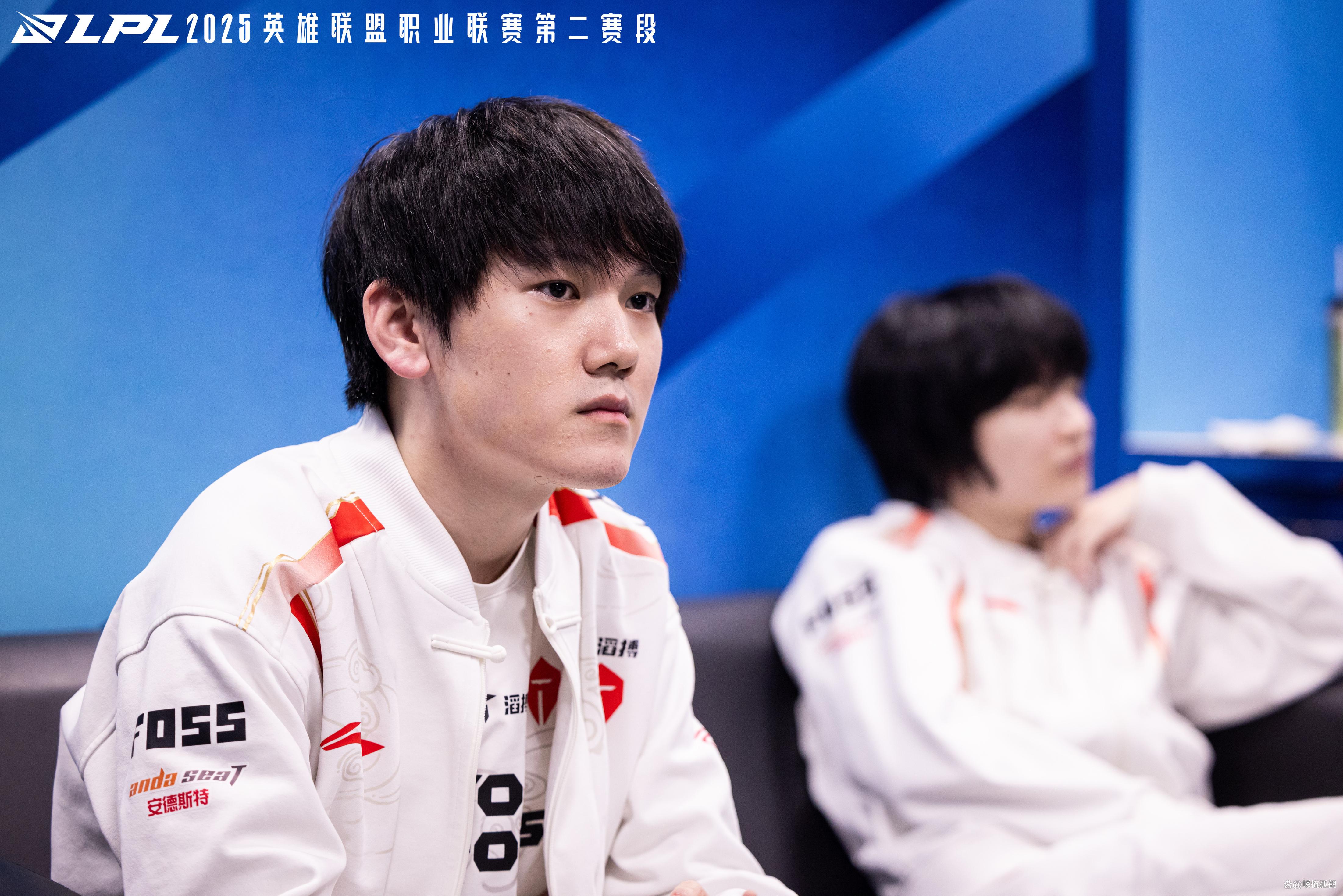 G2力克TES,Chovy操刀奇招英雄翻盘强强对话四强赛,引爆全场热议的简单介绍 G2力克TES,Chovy操刀奇招英雄翻盘强强对话四强赛,引爆全场热议的简单介绍