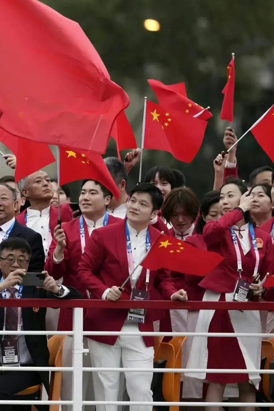 法国队力克中国队,樊振东扛起全队 法国队力克中国队,樊振东扛起全队