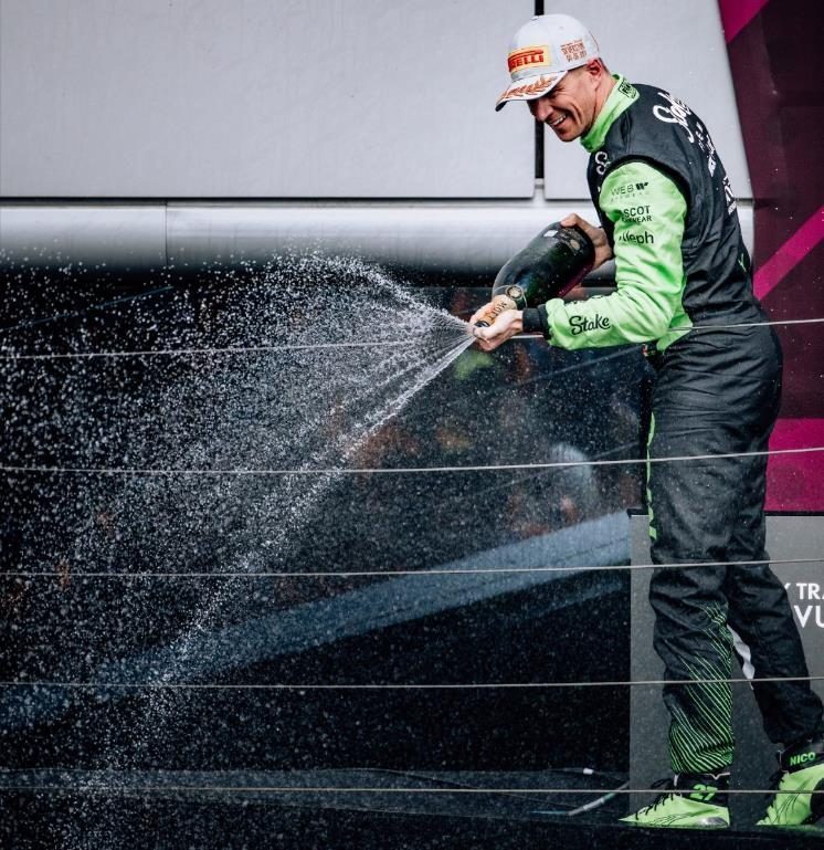 雷诺车队翻盘威廉姆斯，汉密尔顿惊艳四座的简单介绍