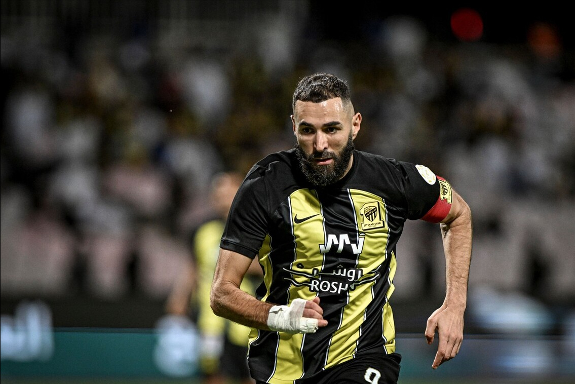 包含中国逆转智利，本泽马统治全场的词条