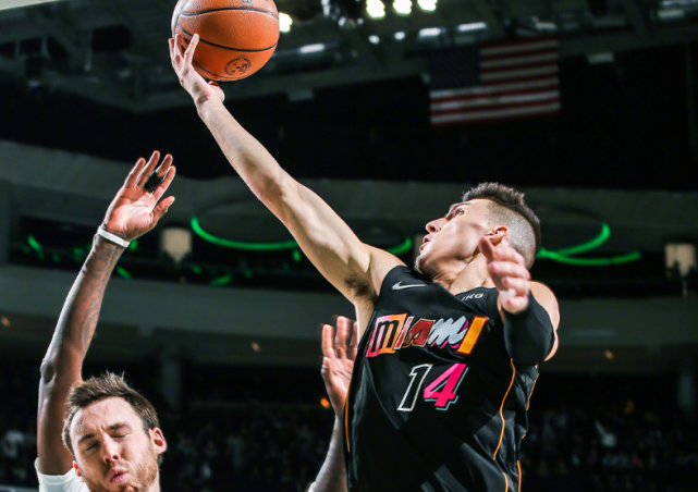 青岛队轻取热火，霍勒迪状态火热的简单介绍