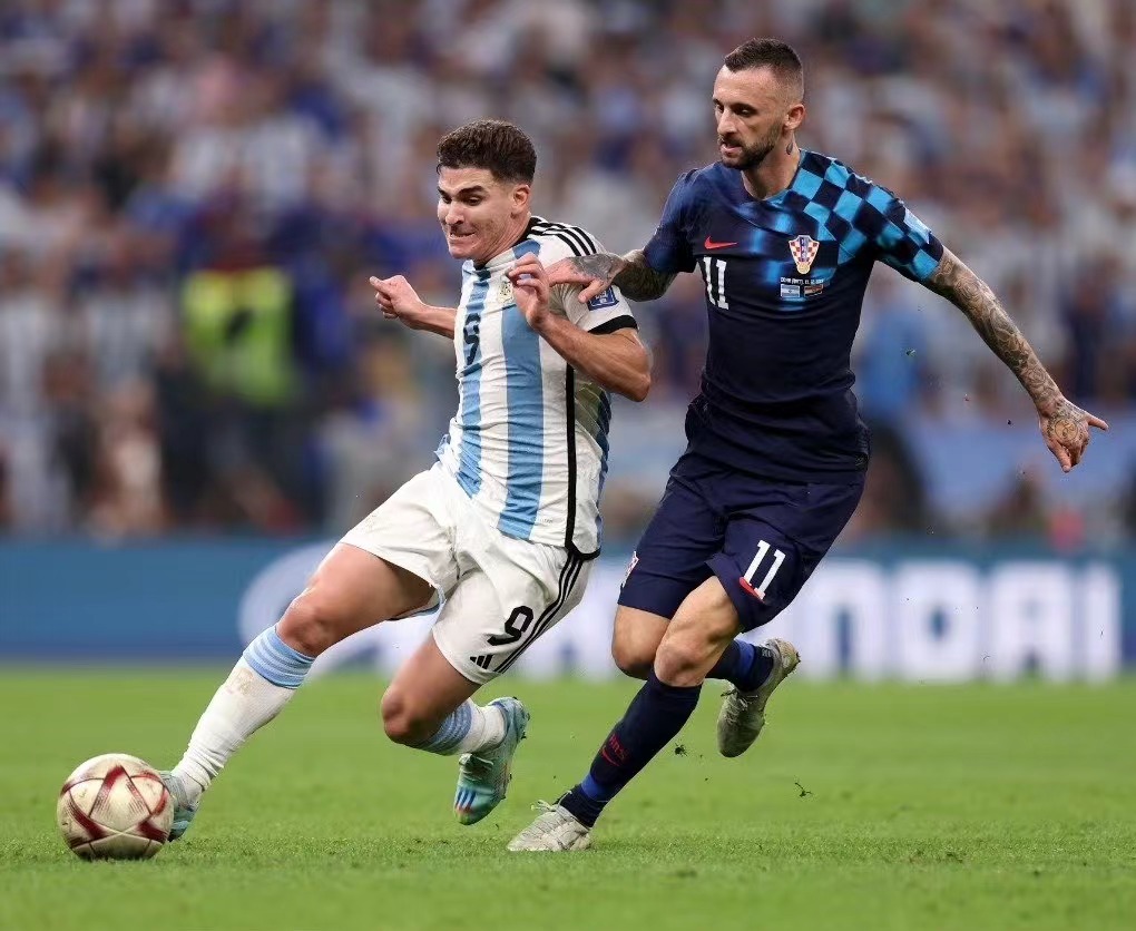 阿根廷翻盘美国，阿尔瓦雷斯高光表现