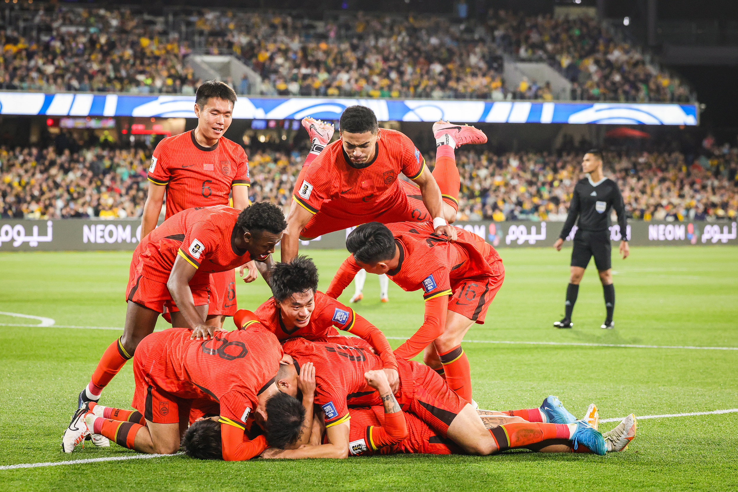 奥地利队碾压中国队，马龙点燃赛场