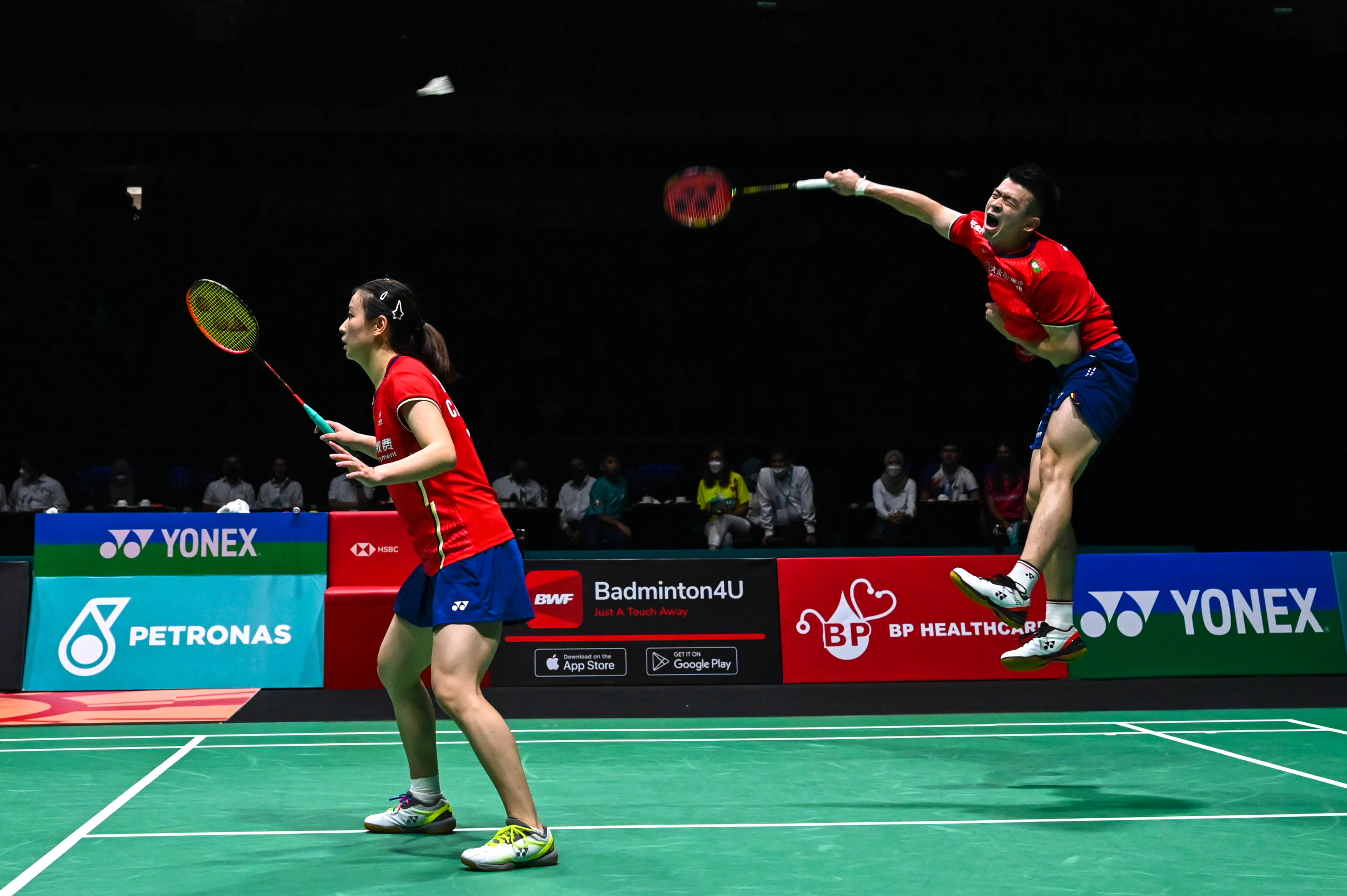 泰国队力克韩国队，安赛龙统治全场